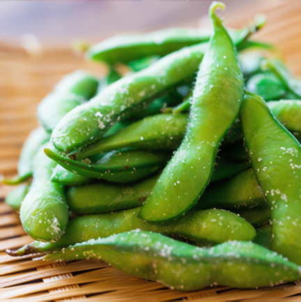 枝豆 Edamame 枝豆は、夏に旬を迎える栄養豊富な豆です。